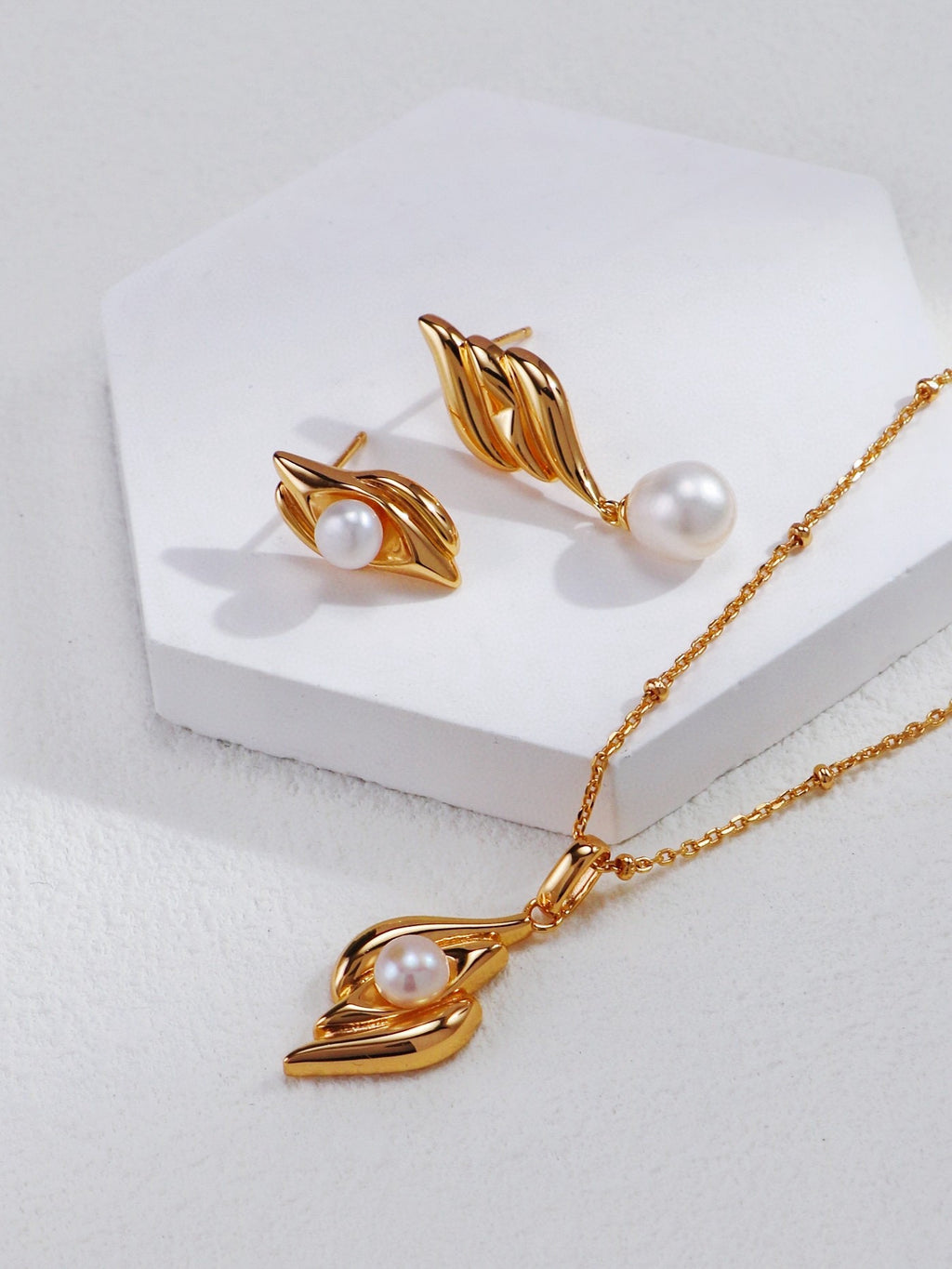 Leaf Pearl Earrings