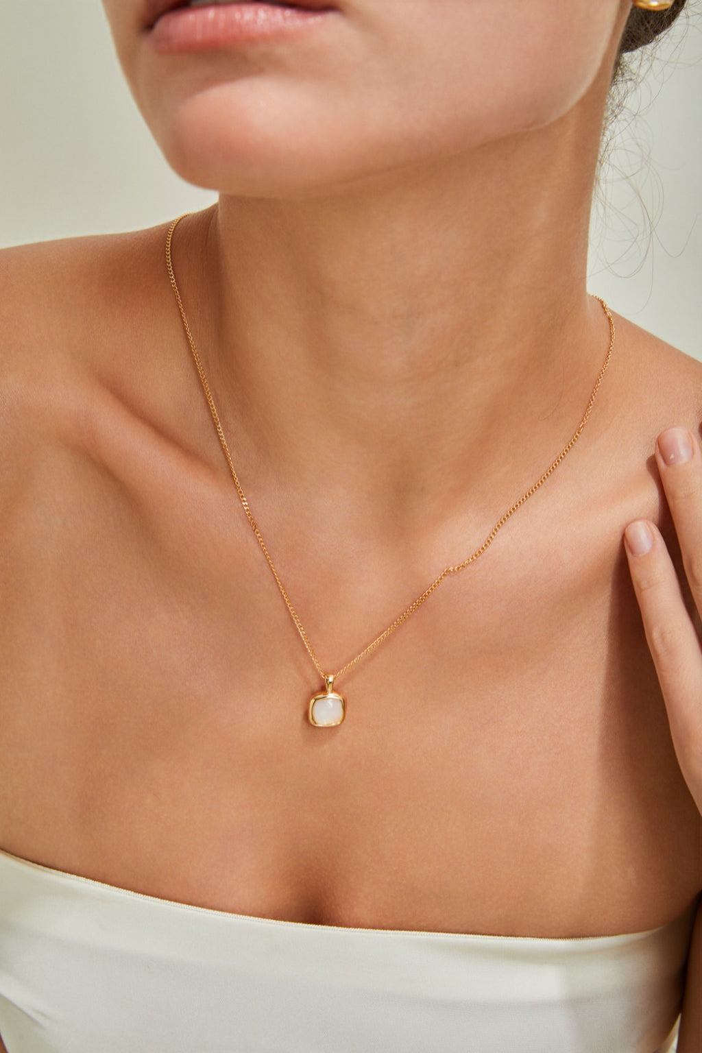 Golden Radiance Pearl Pendant